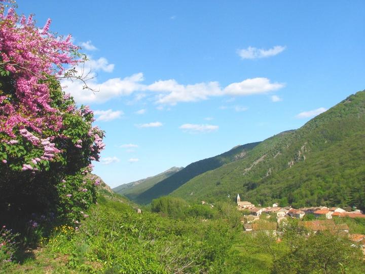 Mayres - vue village ©OTASV Mayres - vue village ©OTASV