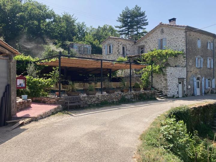 IMG_0934.jpeg Bienvenue au Nid dans la Pierre