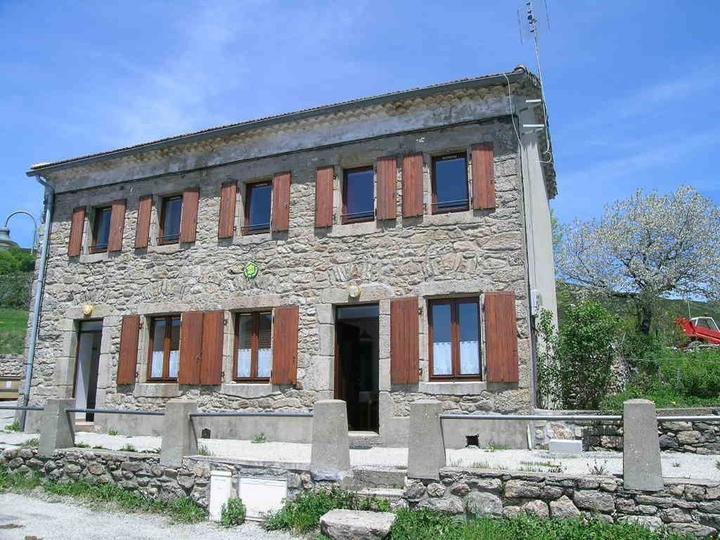 Vue sur les 2 gîtes communaux