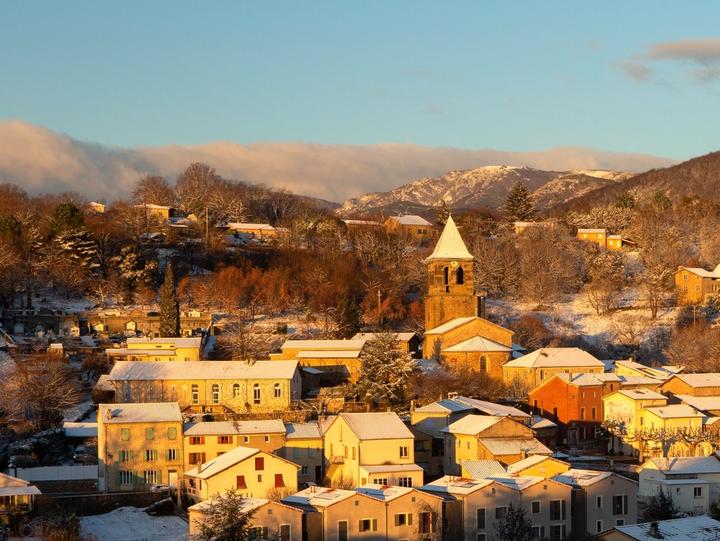Meyras - Le village-2-zoom eglise ©S.BUGNON Meyras - Le village-2-zoom eglise ©S.BUGNON