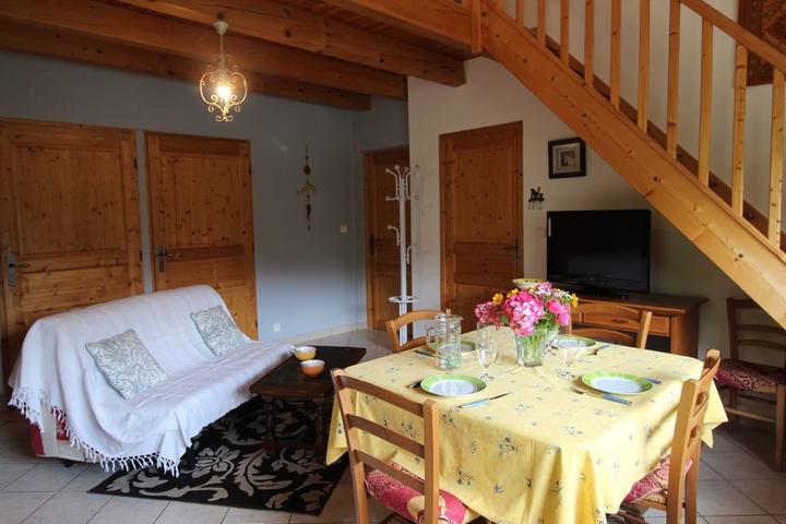 Séjour avec accès à la mezzanine.