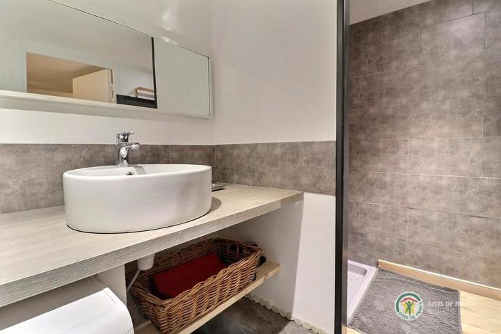 2e salle d'eau avec douche à l'étage