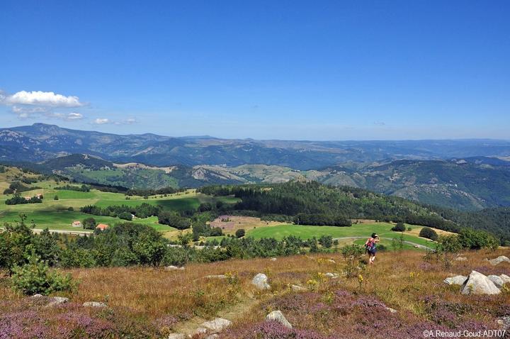 Panorama depuis le sommet du Suc de Montivernoux Panorama depuis le sommet du Suc de Montivernoux