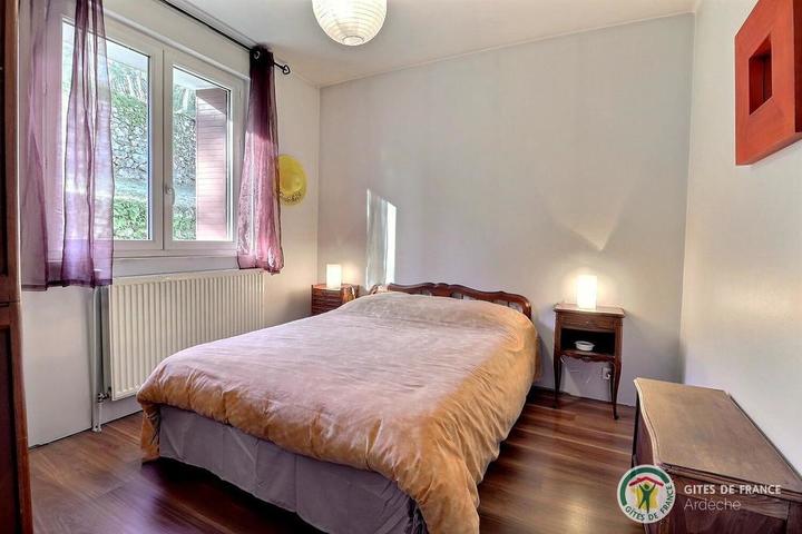 Chambre 1 avec lit en 140