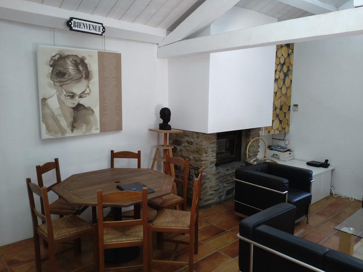 Coin repas - cheminée.jpg Coin repas - cheminée