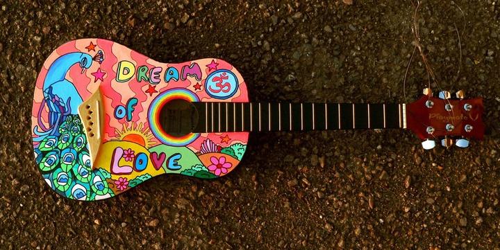 painted-guitar ©pixabay painted-guitar ©pixabay