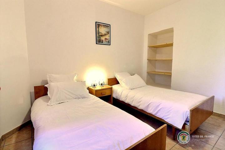 Chambre 3 avec 2 lits en 90