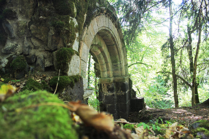 Portail de Saint-Clément sous Pradelles