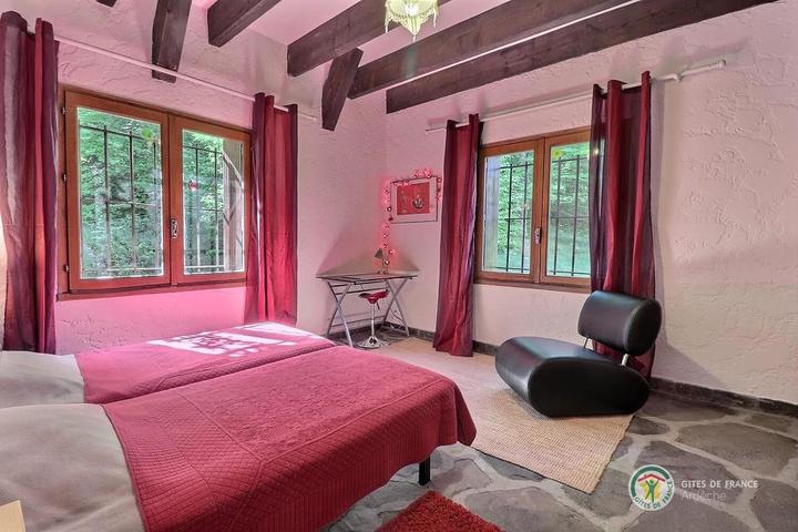 Chambre au rez-de-chaussée 2 lits 90