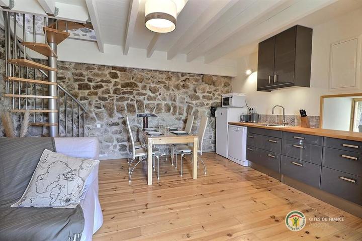 La cuisine intégrée toute équipée