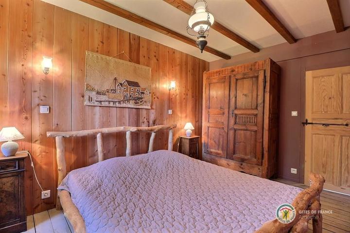 La chambre avec lit de 160 à l'étage