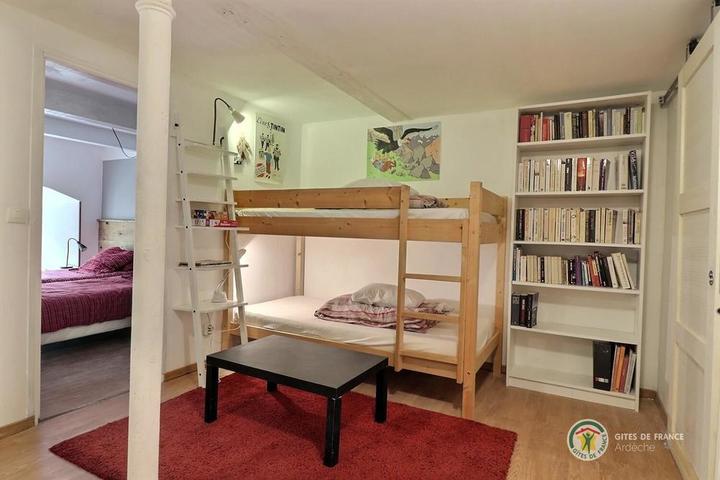 Sur le palier à l'étage 2 couchages supplémentaires