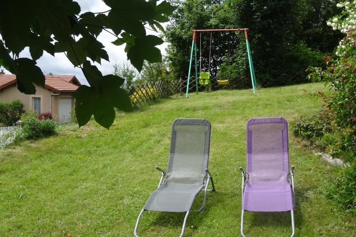 Balançoire et bains de soleil