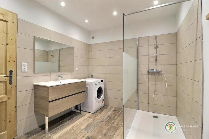 La salle d'eau au rez de chaussée