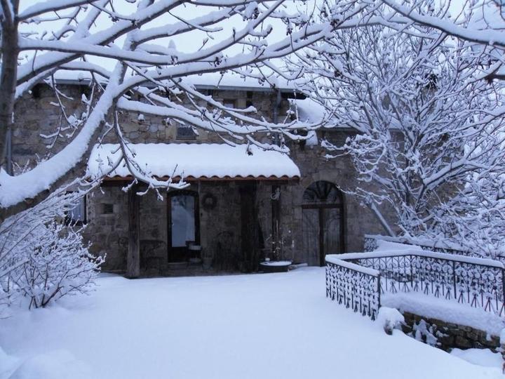 Le gîte sous la neige