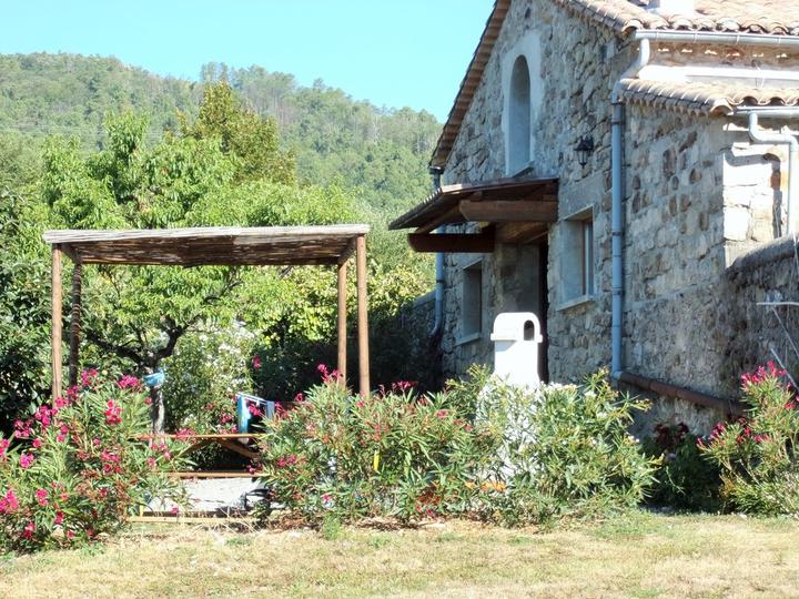 La Ferme de Brison - Gîte Le Poulailler à Sanilhac (Ardèche, France) La Ferme de Brison - Gîte Le Poulailler à Sanilhac (Ardèche, France)