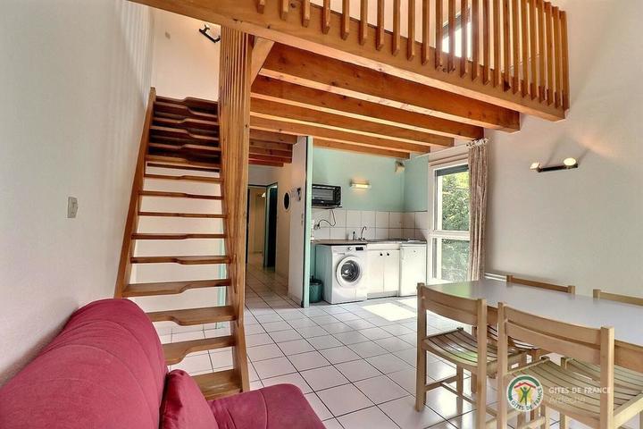 L'escalier menant à la mezzanine