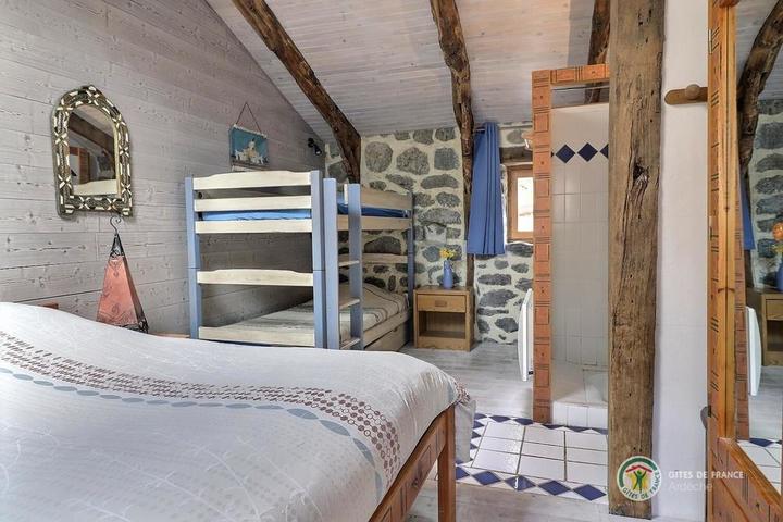 Chambre Tilila à l'étage avec douche