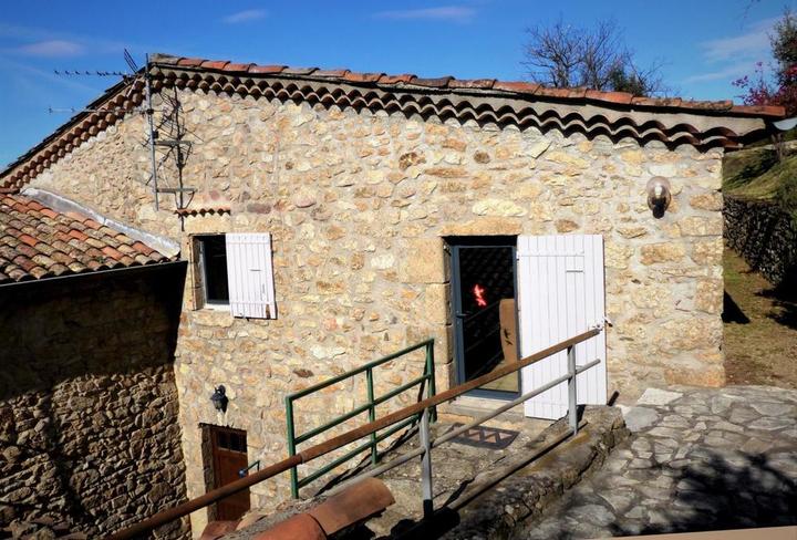Le gîte vue depuis le jardin