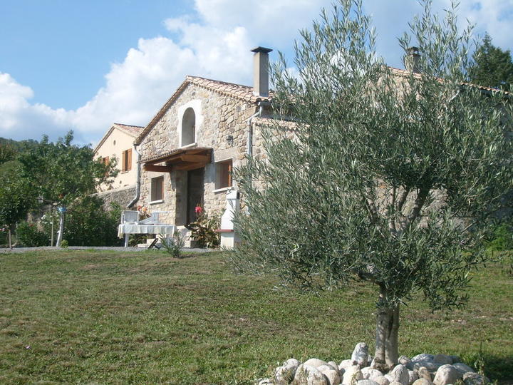 La Ferme de Brison - Gîte Le Poulailler à Sanilhac (Ardèche, France) La Ferme de Brison - Gîte Le Poulailler à Sanilhac (Ardèche, France)