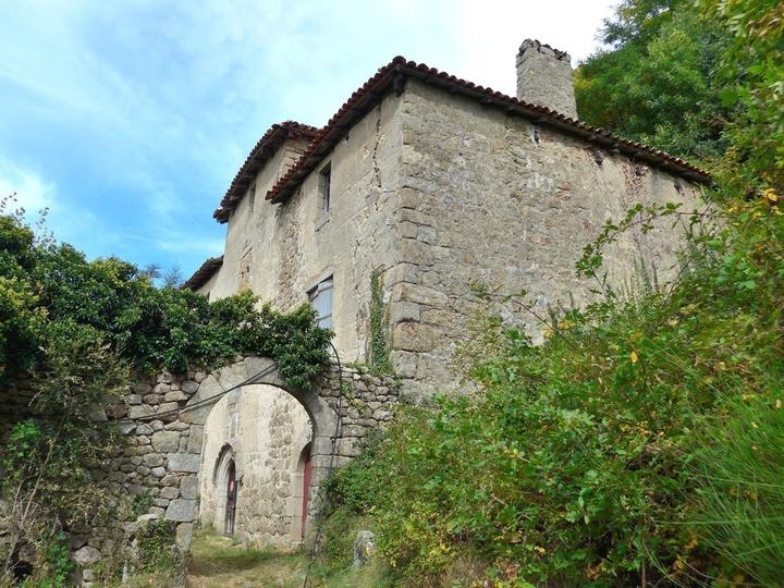 Burzet - Château Galimard ©wikipedia Burzet - Château Galimard ©wikipedia