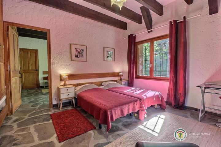 Chambre au rez-de-chaussée 2 lits 90