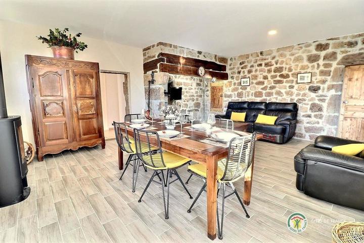 Vue d'ensemble sur la pièce de vie