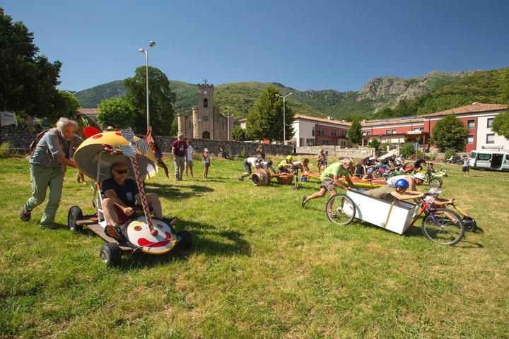 Montpezat-sous-Bauzon - Course d'objets roulants non identifiés-2 ©S.BUGNON Montpezat-sous-Bauzon - Course d'objets roulants non identifiés-2 ©S.BUGNON