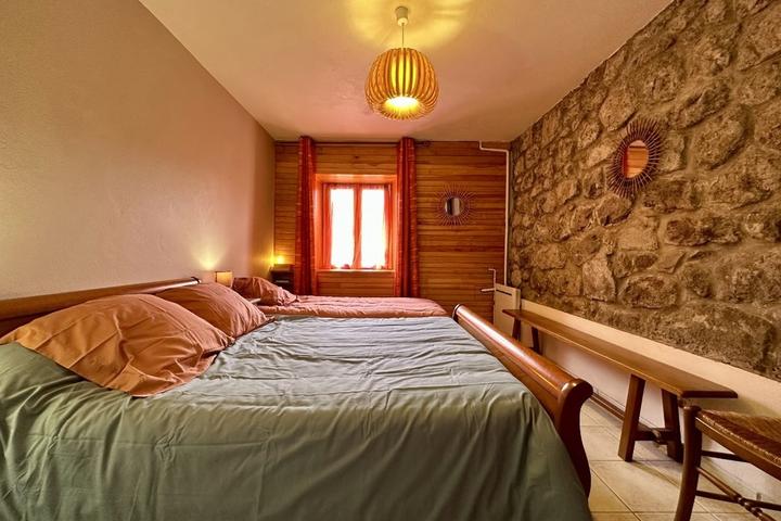 chambre un avec deux lits