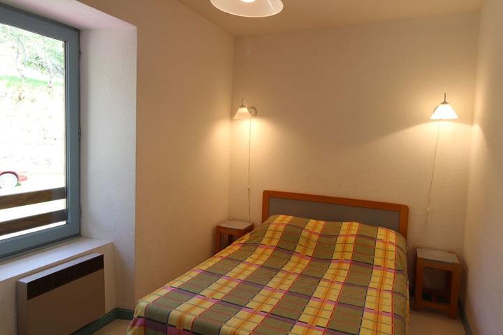 Chambre 1 : 1 lit en 140 cm.