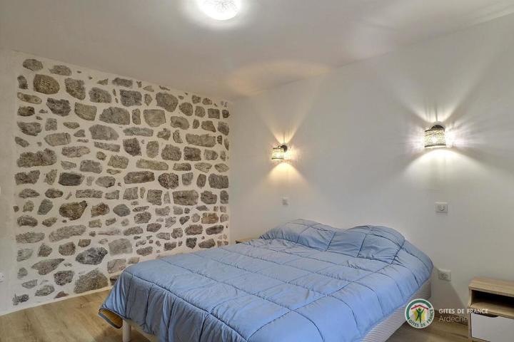 Chambre 1 au rez de chaussée lit 160 cm