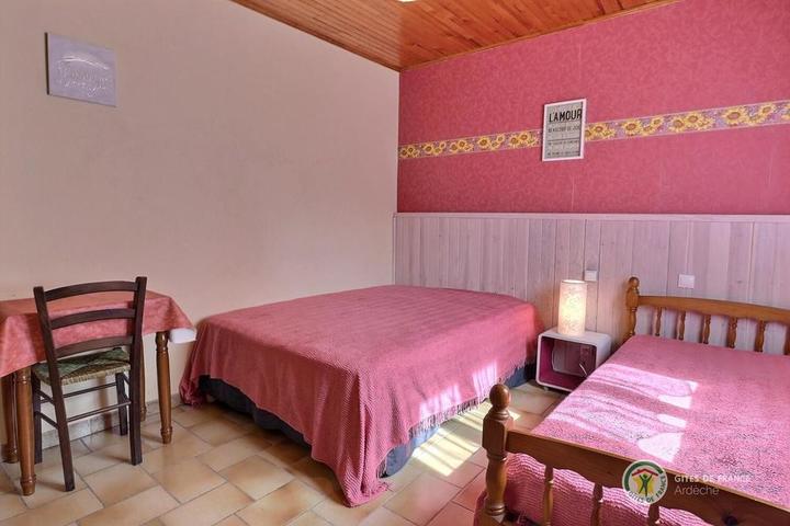 La chambre avec lit de 140 et lit de 90