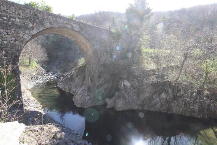 Accès rivière - Plage privée au domaine de Pervérange