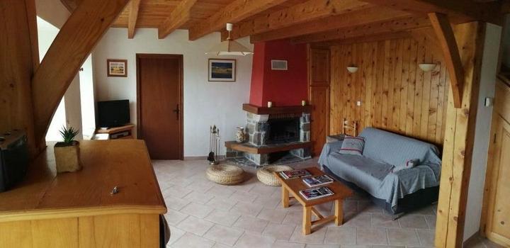 En Rez de jardin, partie Salon de la pièce à vivre, vu de la cuisine / 1