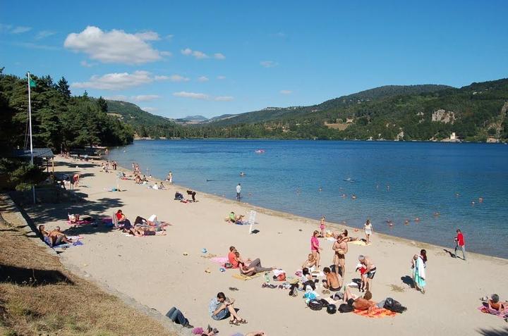 Des points d'eau pour des baignades. Lac d'Isarles ou St Martial