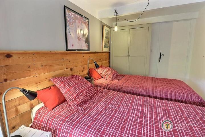 La chambre à l'étage avec 2 lits de 90 cm
