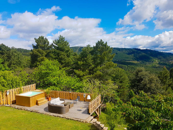 Espace bain nordique (37°C) 
Ouvert toute l'année (en option).