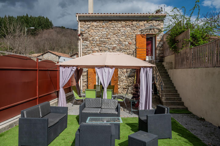 Grisou vue extérieure Grisou vue extérieure-Barnas©Sources & Volcans