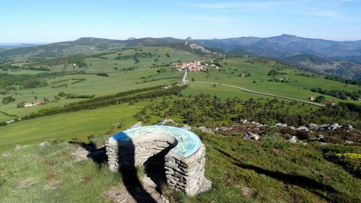 Lachamp Raphael vue du Suc de Montivernoux