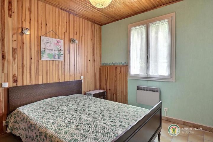 La chambre avec lit de 140