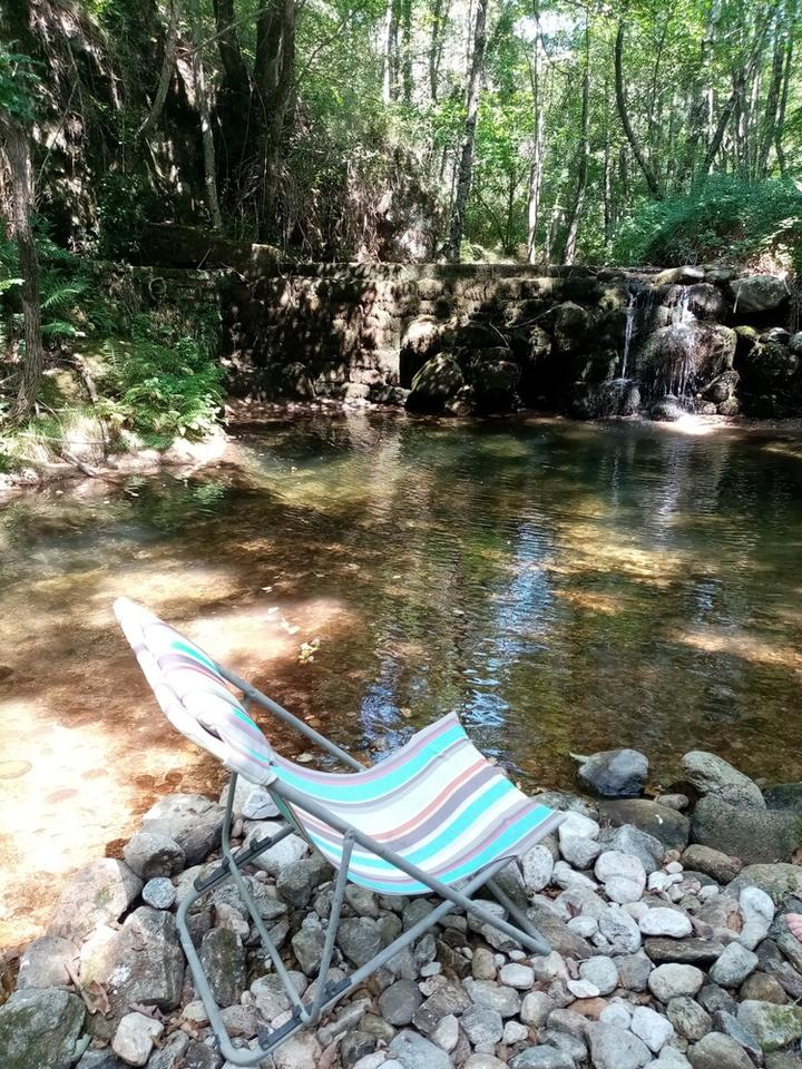 La rivière en bas du jardin