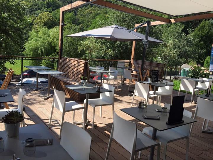 Meyras - Terrasse des thermes resto ©stnb ©emilie bertrand Meyras - Terrasse des thermes resto ©stnb ©emilie bertrand