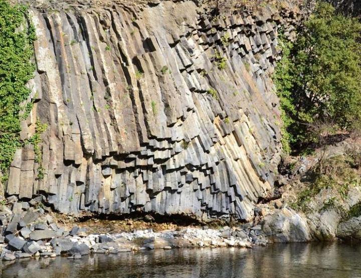 Meyras - Coulée basaltique de l'Amarnier ©OTASV Meyras - Coulée basaltique de l'Amarnier ©OTASV