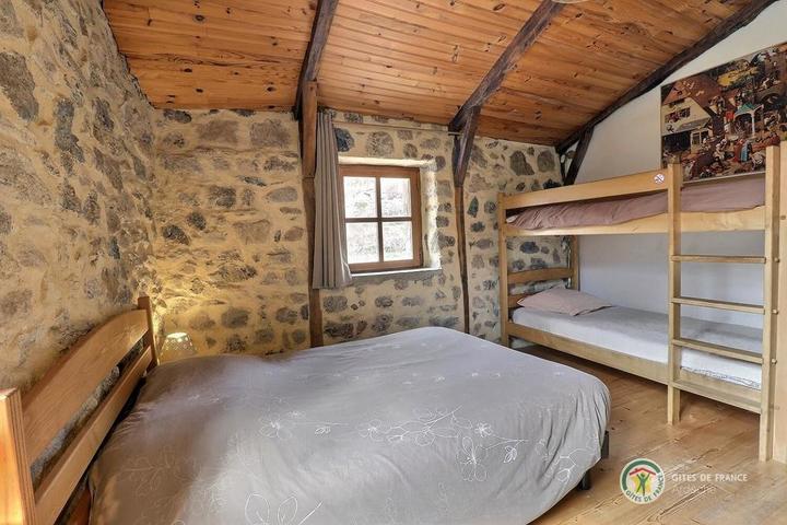 Chambre Châtaigne à l'étage avec plan double vasque et douche