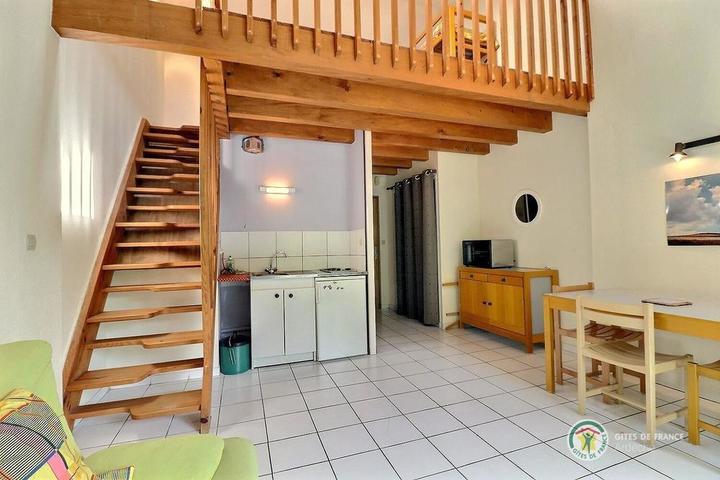 L'escalier menant à la mezzanine