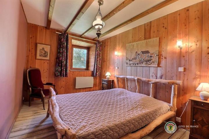 La chambre avec lit de 160 à l'étage