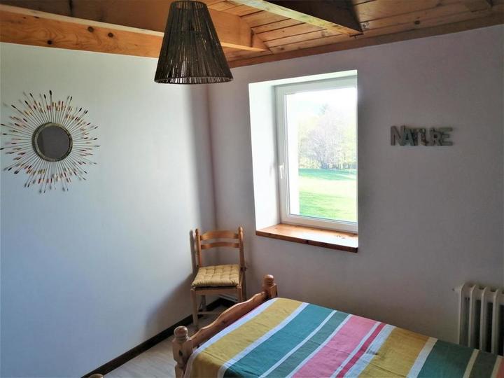 Avec fenêtre donnant sur la terrasse et le panorama