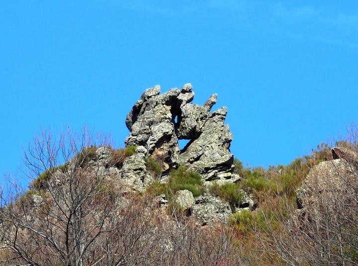 Mayres - Le rocher troué ©OTASV Mayres - Le rocher troué ©OTASV